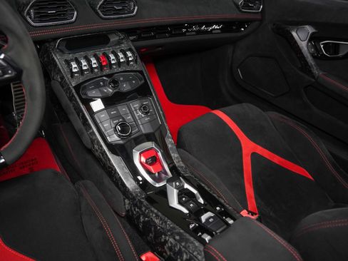 Used 2018 Lamborghini Huracan Performante AWD/4WD image 38