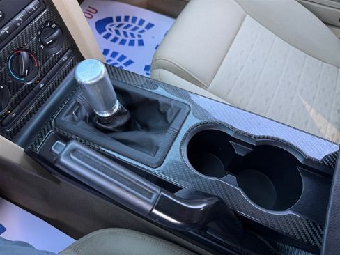 Used 2005 Ford Mustang GT Premium image 40