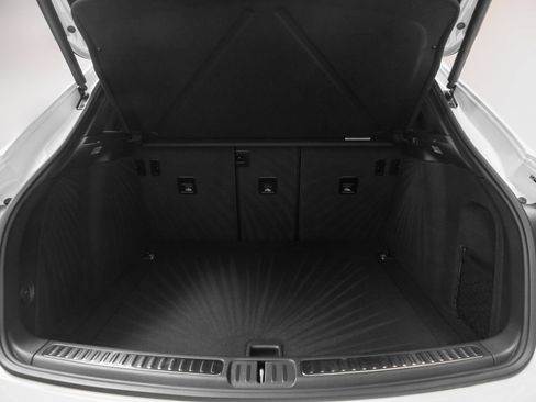 Used 2025 Porsche Macan image 17