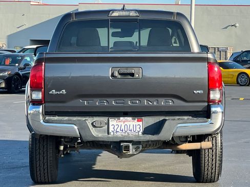 Used 2018 Toyota Tacoma SR5 image 8