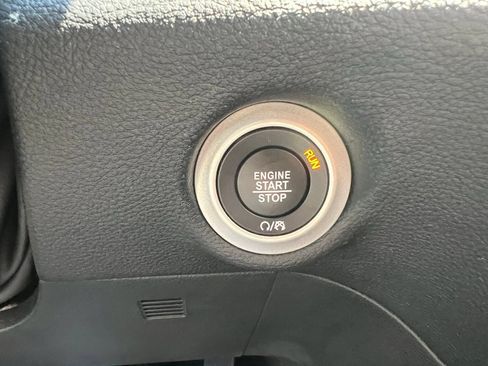 Used 2023 Chrysler Pacifica Pinnacle FWD image 52