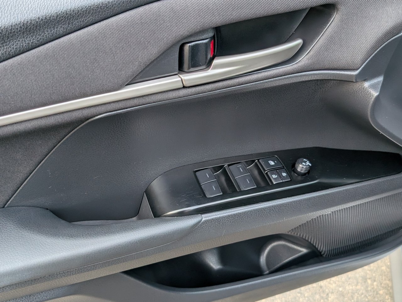 Used 2025 Toyota Camry LE FWD image 15