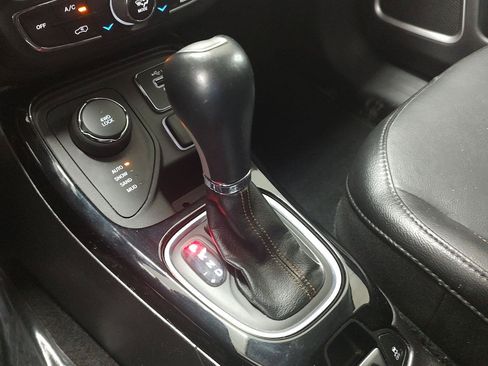 Used 2020 Jeep Compass Limited AWD/4WD image 9