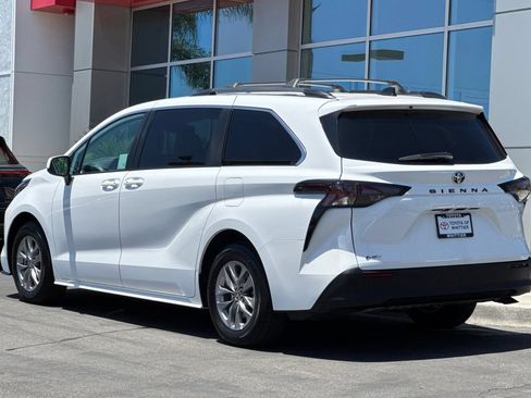 Certified 2026 Toyota Sienna LE FWD image 8