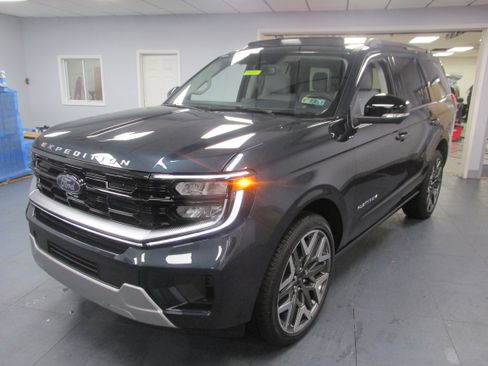 New 2025 Ford Expedition Platinum w/ Platinum Ultimate Package image 1
