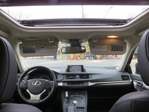 Used 2017 Lexus CT 200h w/ Navigation System Package image 13