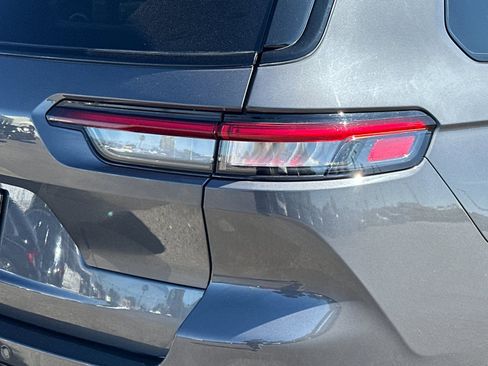 Used 2024 Jeep Grand Cherokee L Laredo image 26