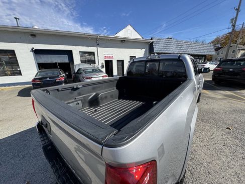 Used 2016 Toyota Tacoma SR5 w/ SR5 Appearance Package (SN) image 71