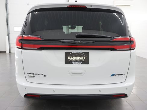 Used 2024 Chrysler Pacifica Limited FWD image 30