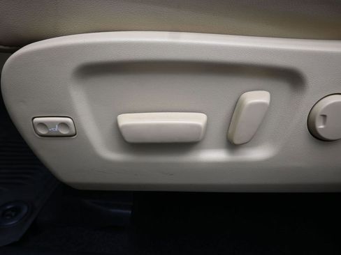 Used 2017 Toyota Highlander XLE image 10