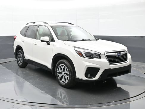 Used 2021 Subaru Forester Premium AWD/4WD image 2