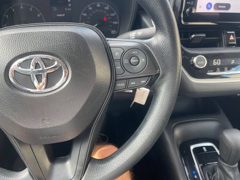 Used 2025 Toyota Corolla LE FWD image 14