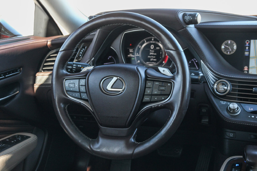 Used 2020 Lexus LS 500 w/ Accessory Package (Z1) RWD image 15