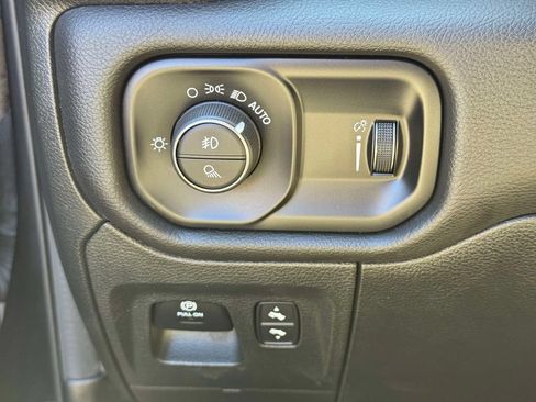 Used 2023 RAM 1500 Big Horn AWD/4WD image 18