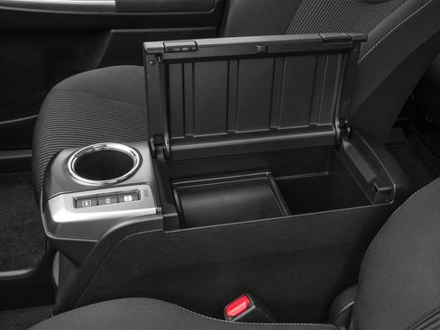 Used 2017 Toyota Prius V Two image 15