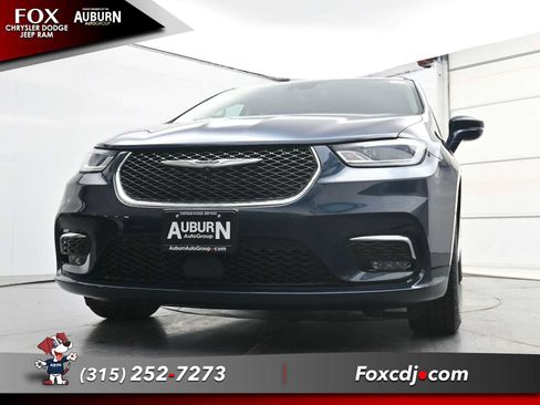Used 2022 Chrysler Pacifica Touring-L FWD image 19