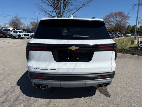 Used 2025 Chevrolet Traverse LT image 4