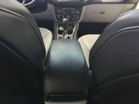 Used 2019 Jeep Compass Latitude w/ Popular Equipment Group FWD image 18