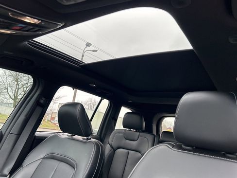 Used 2025 Jeep Grand Cherokee Limited w/ Luxury Tech Group II image 27