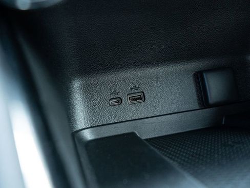 Used 2025 Chevrolet Traverse LT image 27