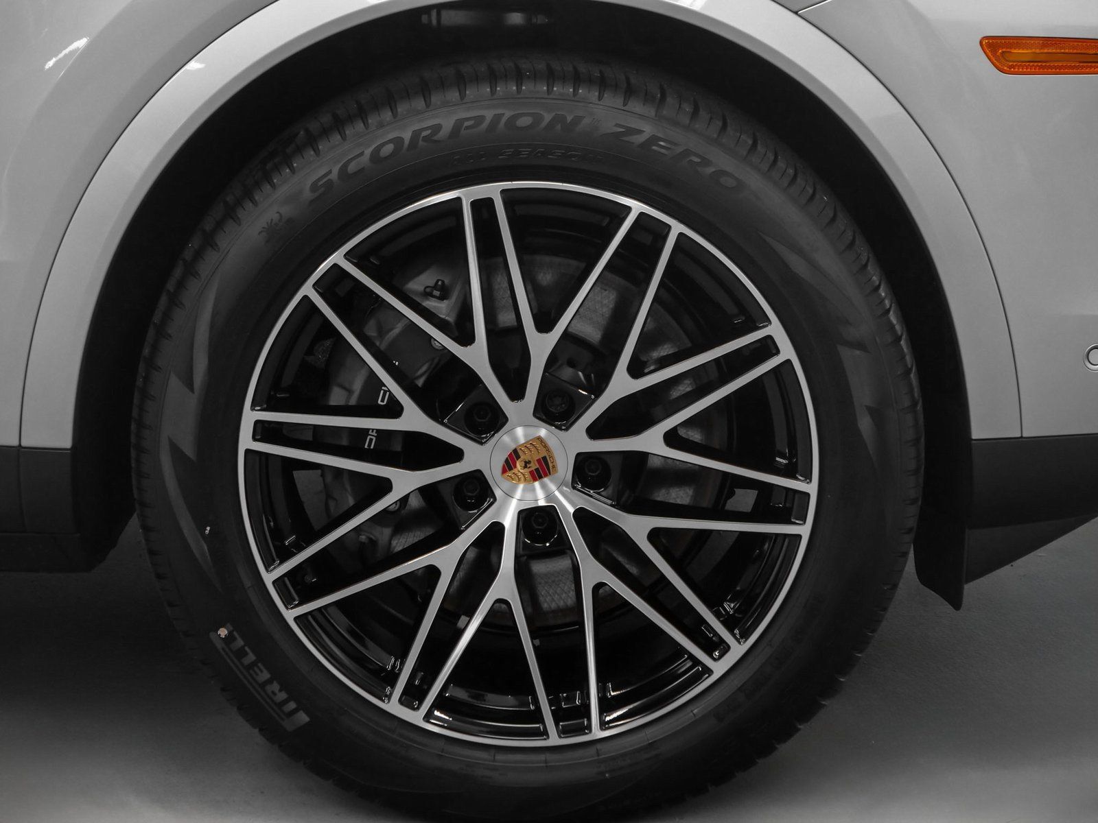 Certified 2025 Porsche Cayenne AWD/4WD image 15