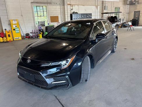 Used 2020 Toyota Corolla SE w/ SE Premium Package FWD image 3