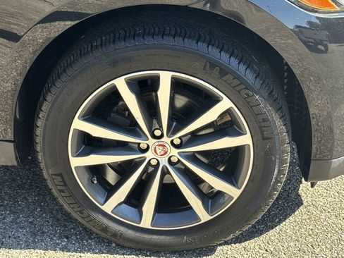 Used 2020 Jaguar F-PACE Premium image 12