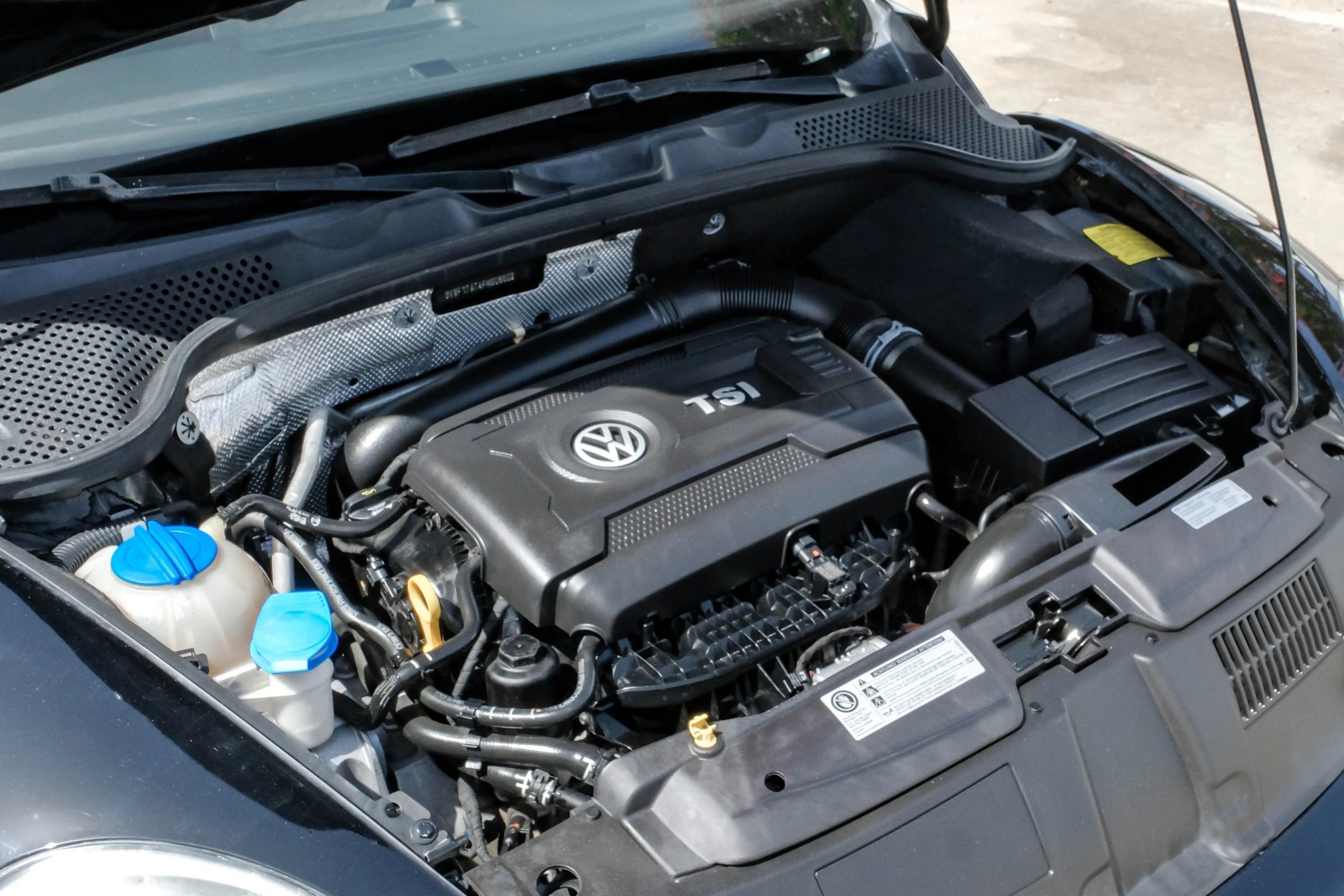 Used 2015 Volkswagen Beetle 1.8T Classic FWD image 39
