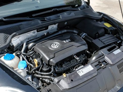 Used 2015 Volkswagen Beetle 1.8T Classic FWD image 39