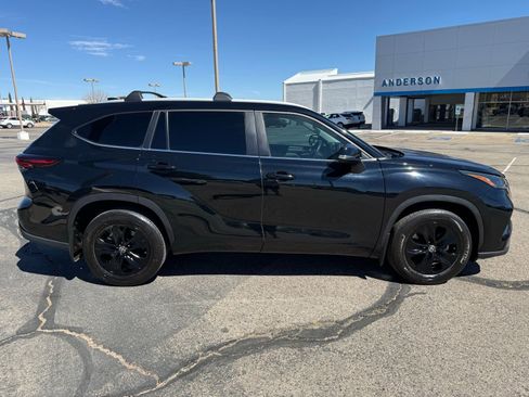 Used 2024 Toyota Highlander XLE image 4