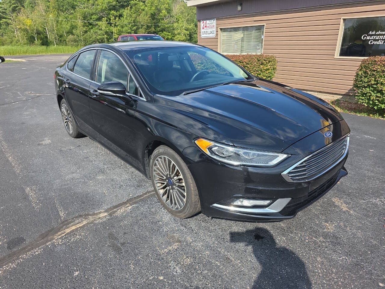 Used 2017 Ford Fusion SE w/ Fusion SE Technology Package AWD/4WD image 4