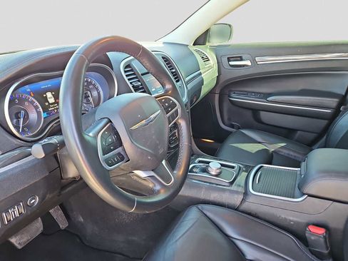 Used 2022 Chrysler 300 Touring L image 10