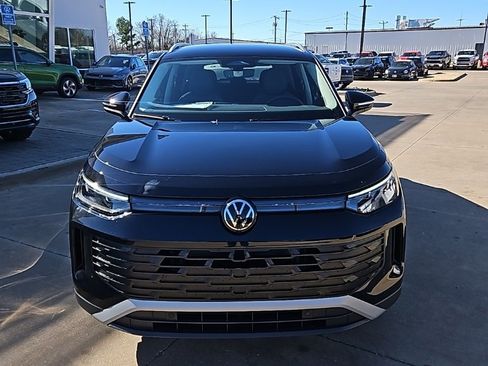 New 2026 Volkswagen Tiguan SE image 2