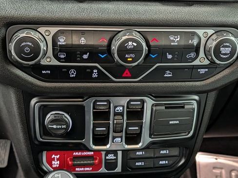 Used 2024 Jeep Wrangler Unlimited Sport AWD/4WD image 25