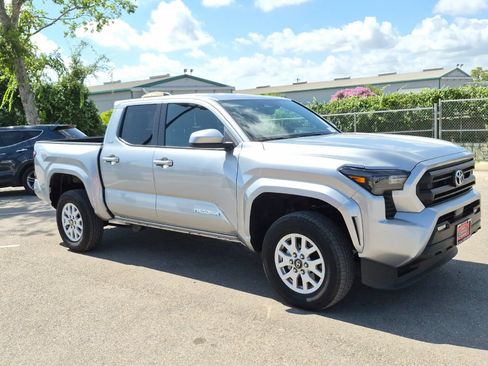 Certified 2025 Toyota Tacoma SR5 AWD/4WD image 7