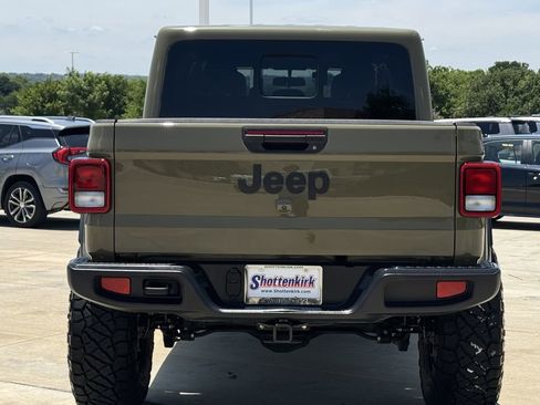 Used 2025 Jeep Gladiator Sport AWD/4WD image 5