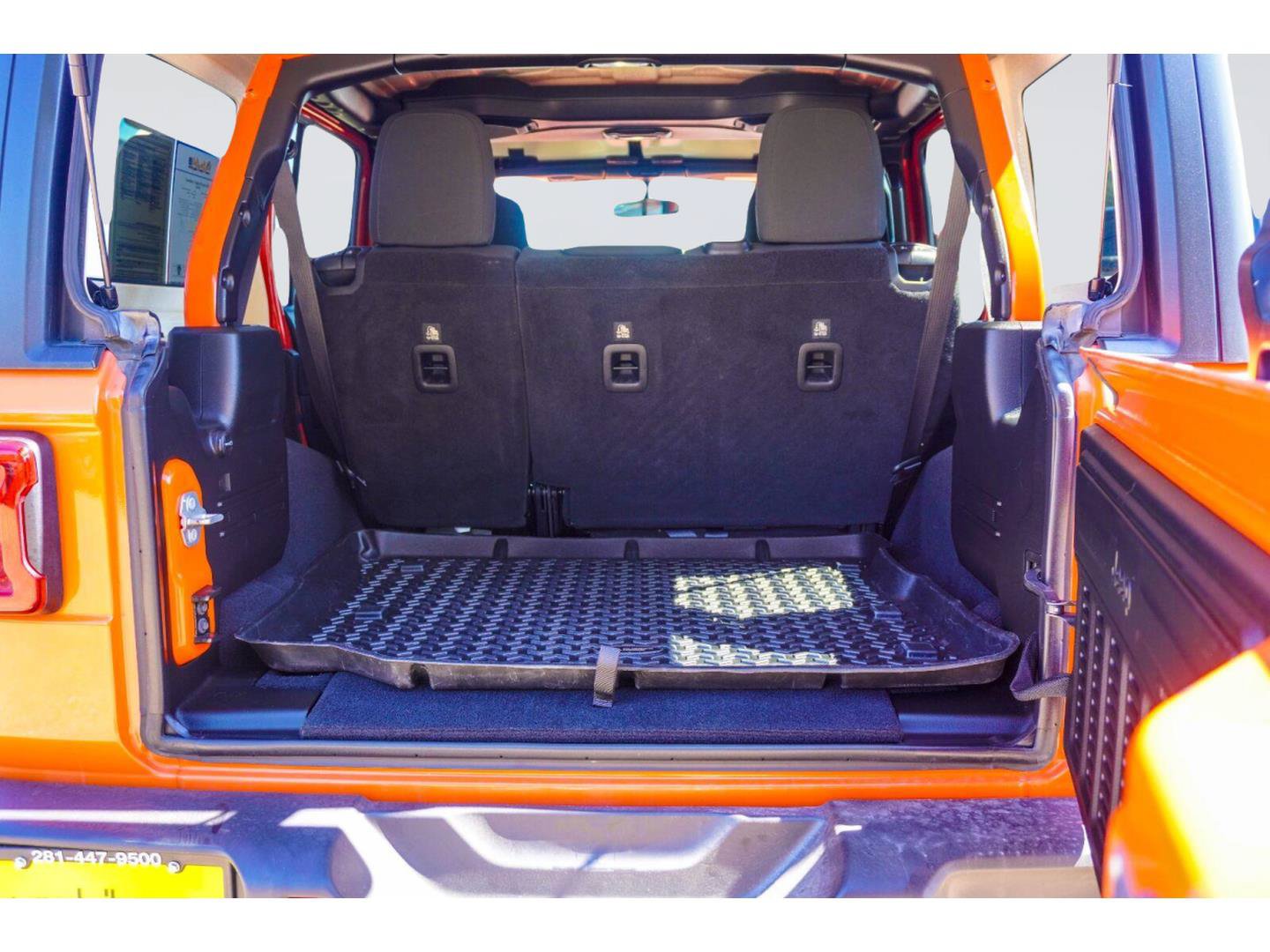 Used 2018 Jeep Wrangler Unlimited Sahara w/ LED Lighting Group AWD/4WD image 10
