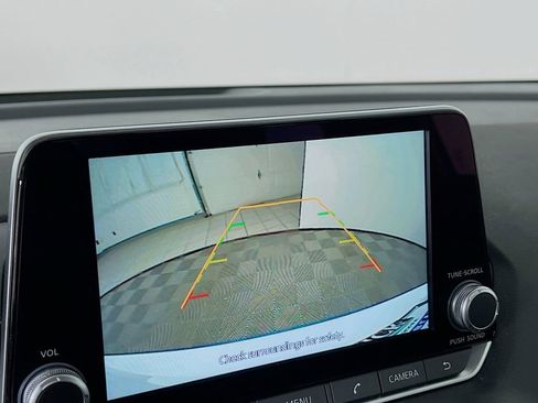 Used 2025 Nissan Sentra SV FWD image 13