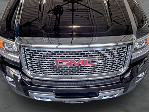 Used 2016 GMC Sierra 2500 Denali w/ Duramax Plus Package image 18