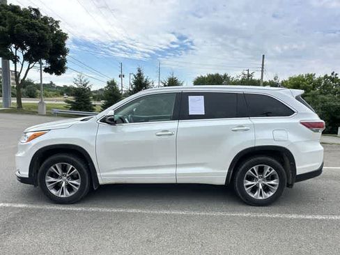 Used 2015 Toyota Highlander XLE AWD/4WD image 2