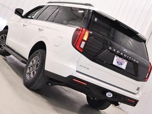 New 2026 Ford Expedition Active image 43