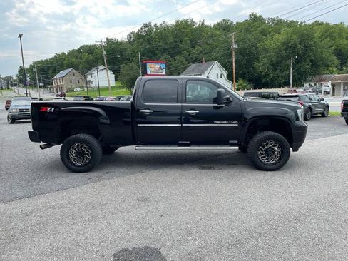 Used 2013 GMC Sierra 2500 Denali w/ Suspension Package, Off-Road AWD/4WD image 9