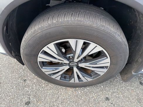 Used 2023 Nissan Rogue SV image 11