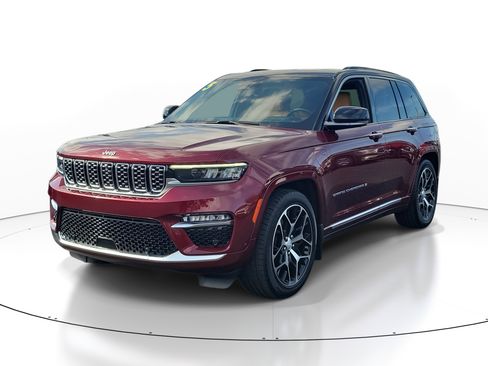 Used 2025 Jeep Grand Cherokee Summit image 2