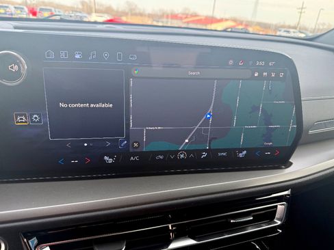 Used 2025 Chevrolet Traverse LT w/ Driver Confidence Package image 19