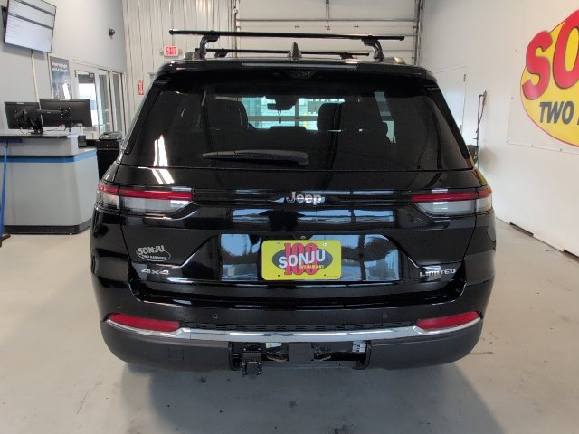 Used 2024 Jeep Grand Cherokee Limited w/ Luxury Tech Group II AWD/4WD image 4