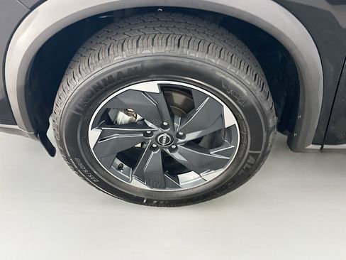 Used 2025 Nissan Rogue SV image 11