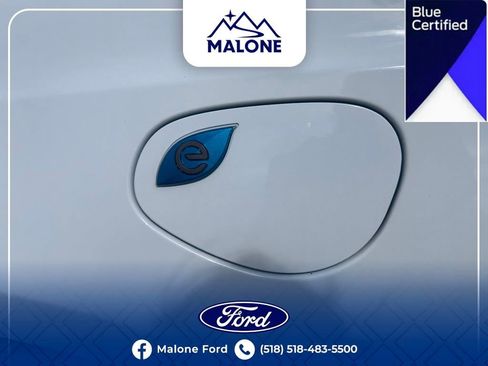 Used 2023 Chrysler Pacifica Touring-L FWD image 12