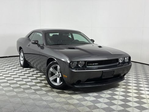 Used 2013 Dodge Challenger SXT RWD image 2