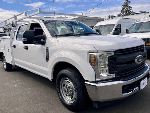 Used 2018 Ford F250 XL w/ Power Equipment Group RWD image 4
